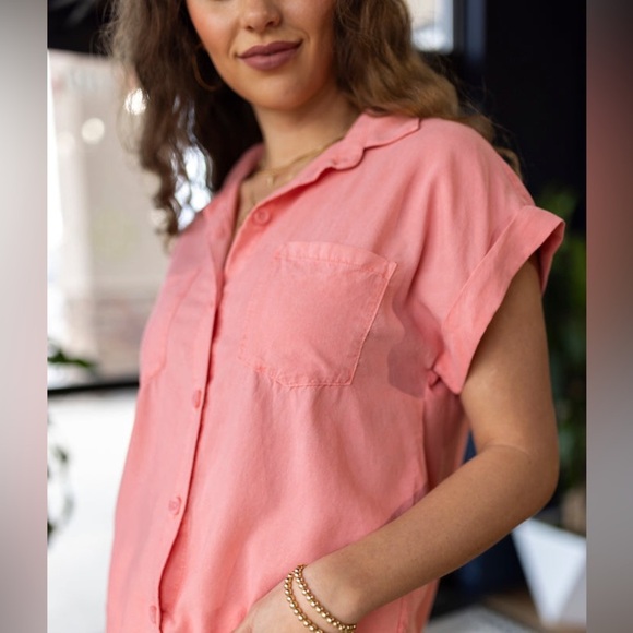 Bella Dahl Cap Sleeve Button Down shirt two pocket front Distressed hem top sz M - Picture 2 of 12